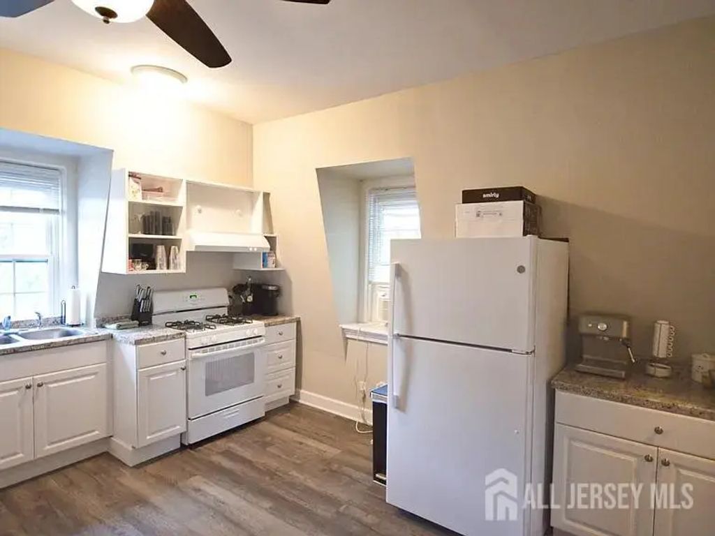 405 N Washington Avenue, Dunellen