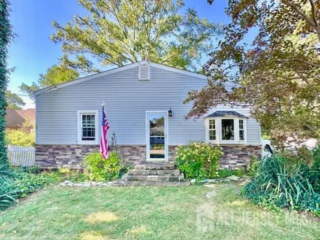 7 Avenue B, Helmetta