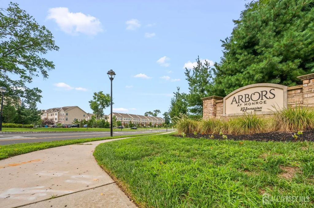 7 Larkspur Lane, Monroe