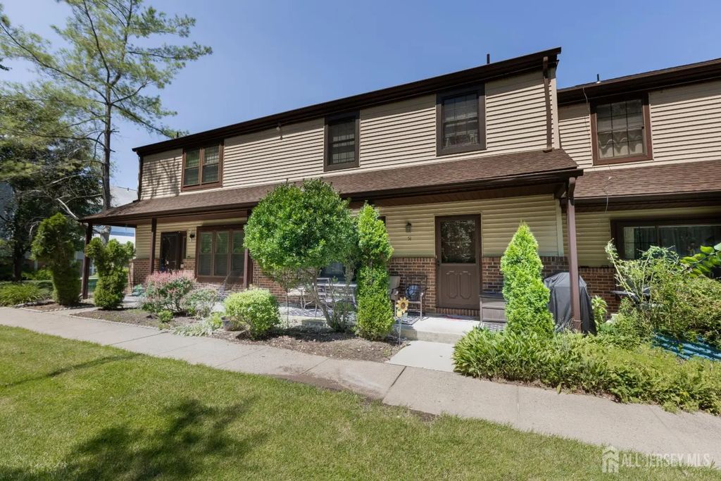 51 Aspen Drive, North Brunswick