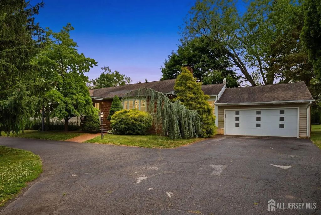 1868 Amwell Road, Franklin Twsp