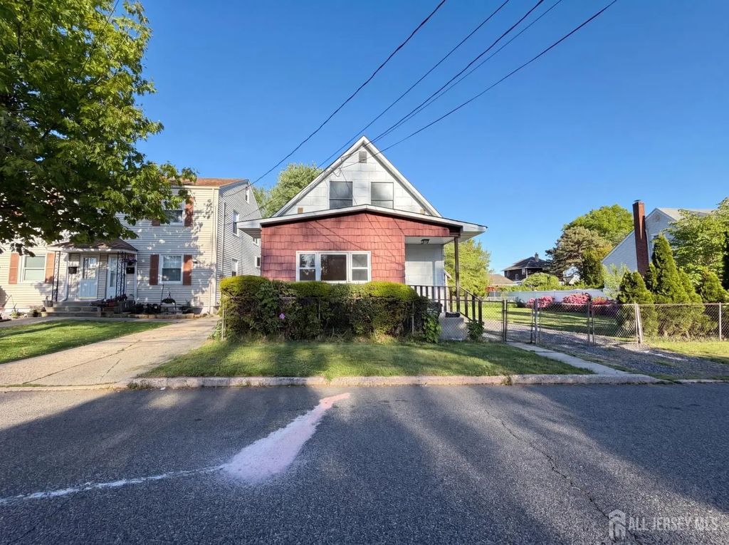 578 Garden Avenue, Woodbridge Proper