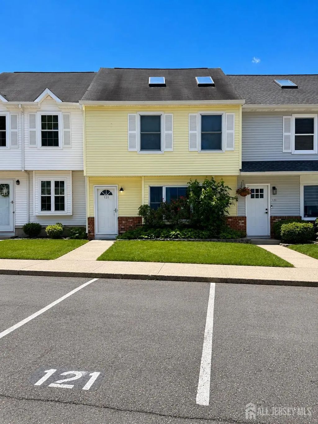 121 Joan Court, Jackson