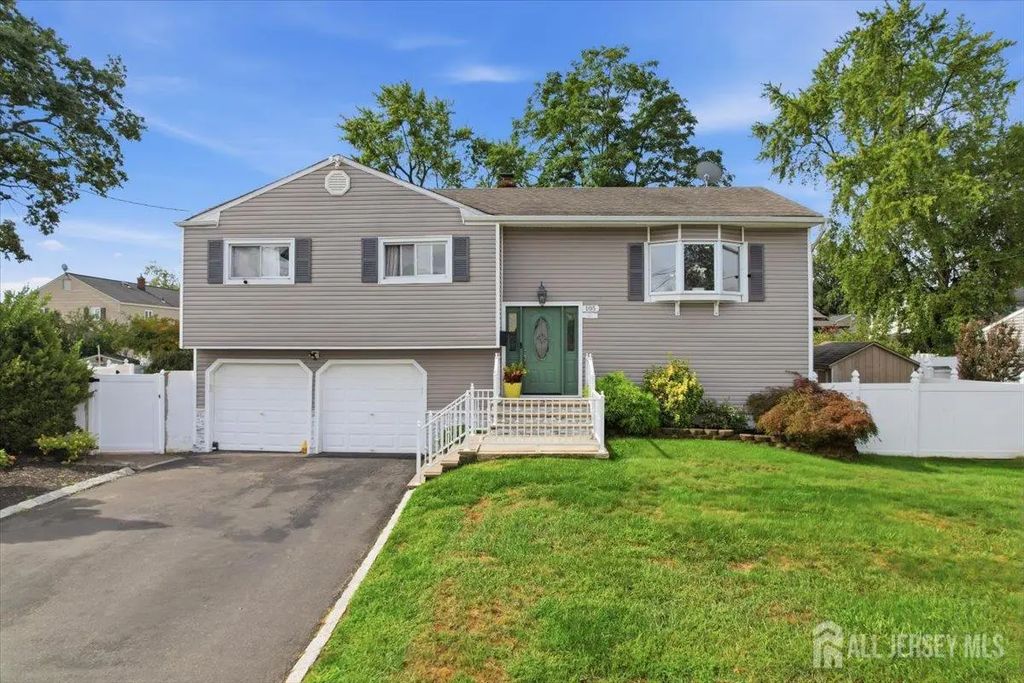 105 Osceola Avenue, Middlesex