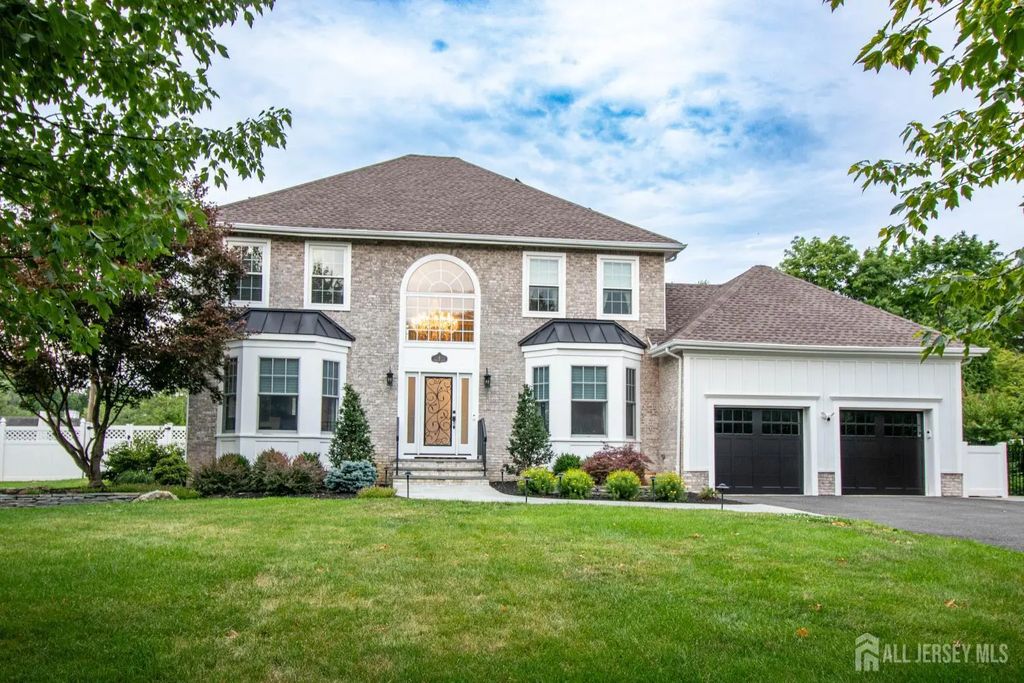 9 Pondview Drive, Tinton Falls