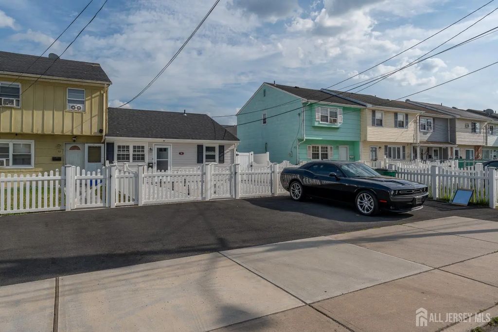 30-30 Warren Street, Carteret