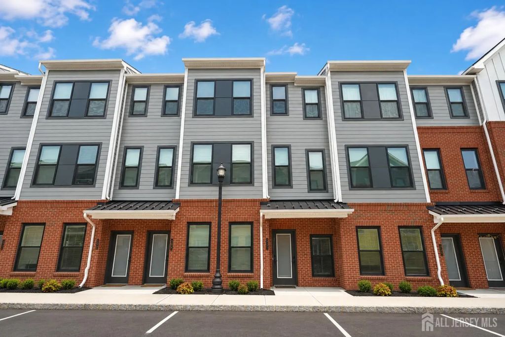 605 Parker Boulevard, West Windsor