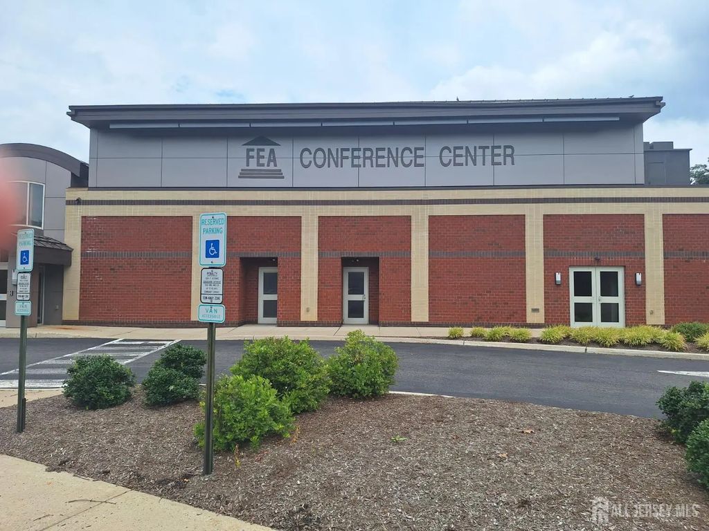 12 Centre Drive 3, Monroe