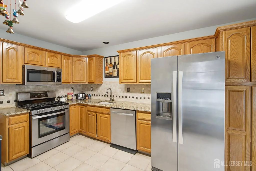 10 Burr Court, Plainsboro