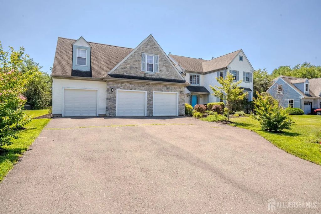 37 Kinglet Drive, Plainsboro