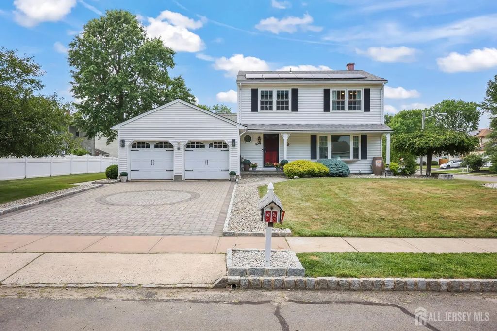 40 Staghorn Drive, North Brunswick