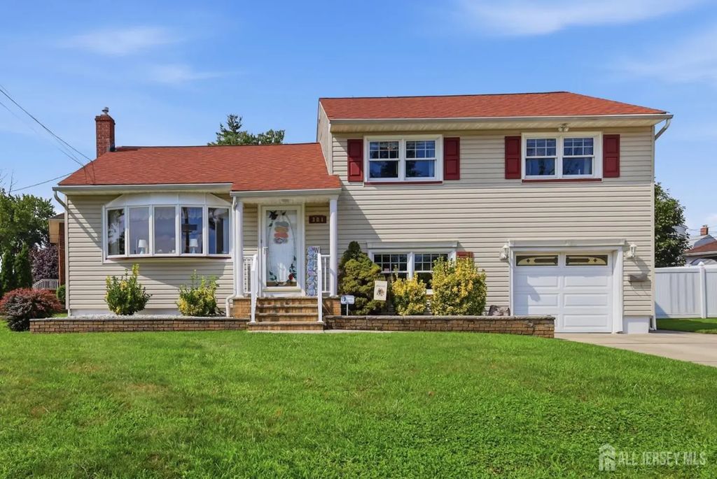 381 Carteret Avenue, Carteret