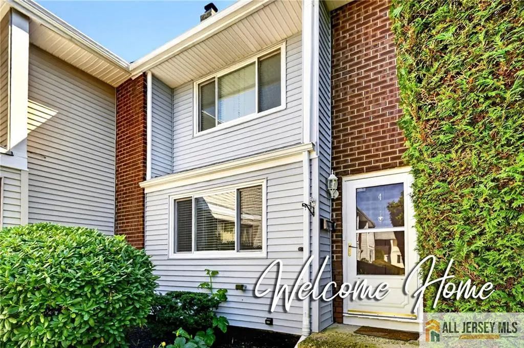 4 Quincy Circle, South Brunswick