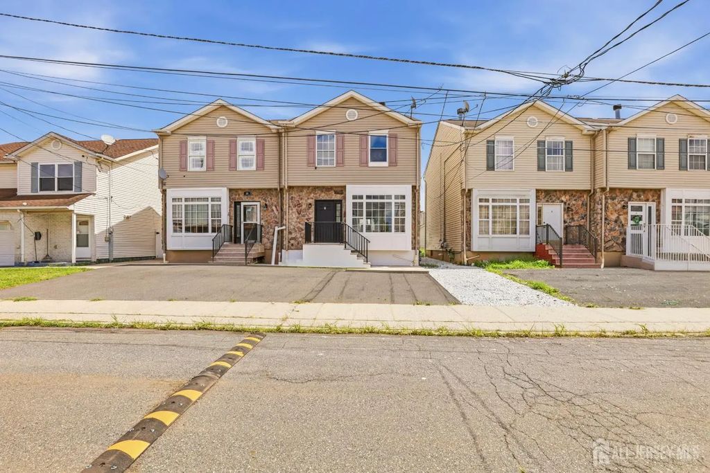 8 Somerset Street, Carteret