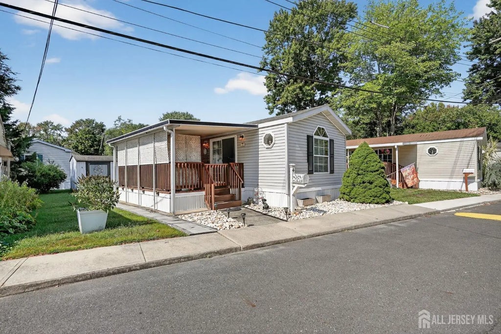 4 South Drive, East Windsor