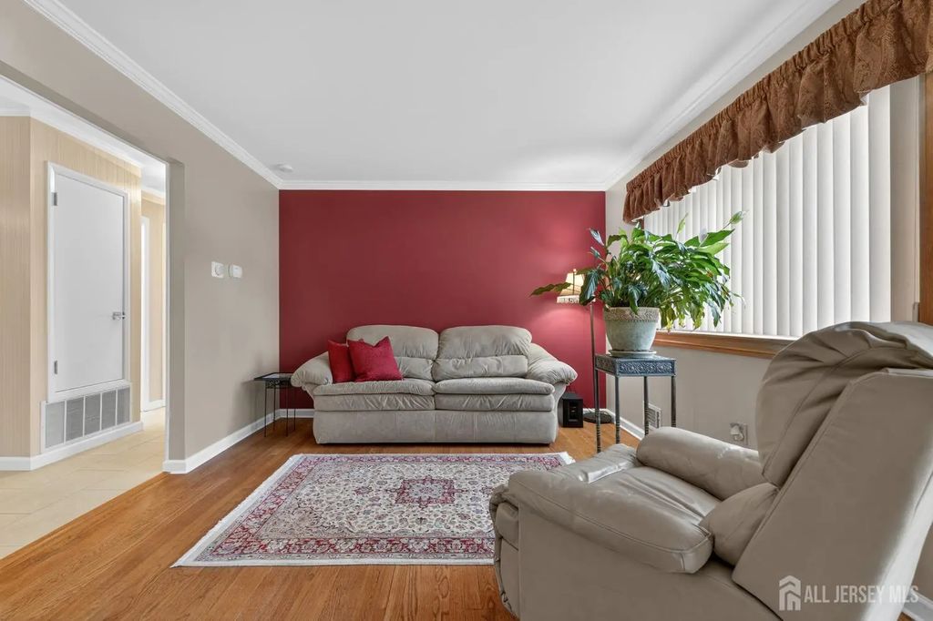 24 Deerwood Avenue, Edison
