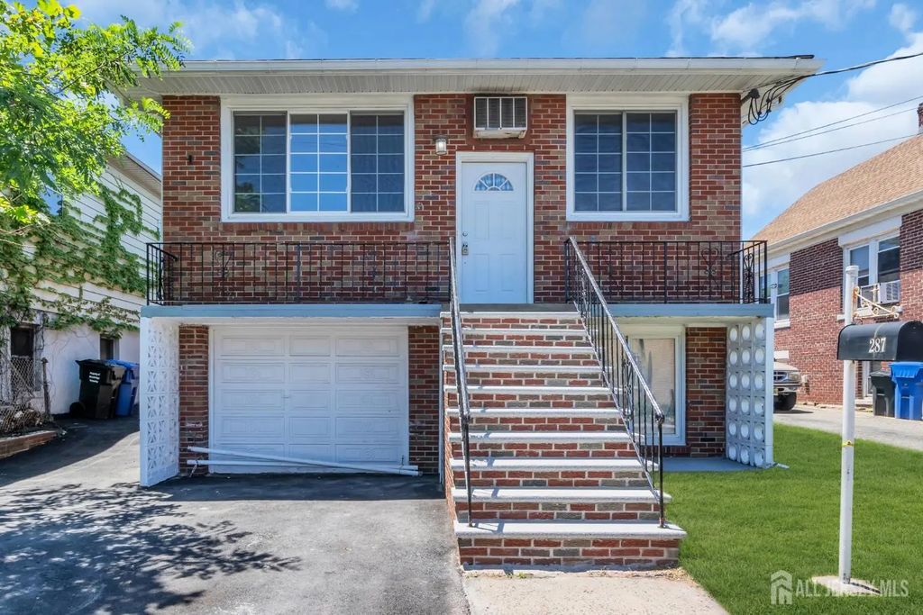 287 E Smith Street E, Woodbridge Proper
