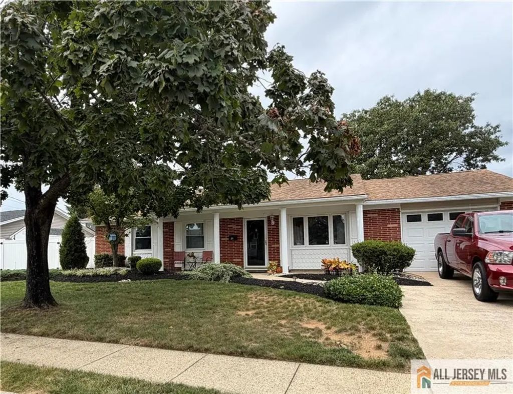 21 Drake Avenue, Monroe