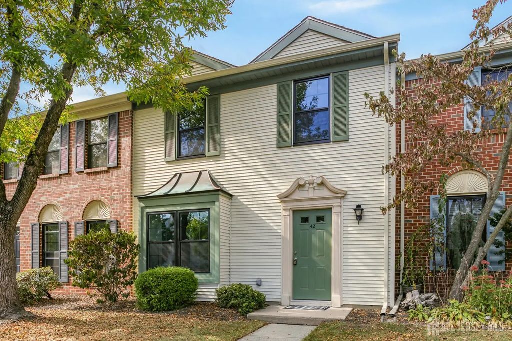42 E O'neill Court, Lawrence