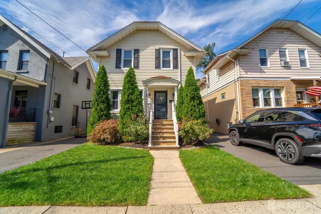 555 E Maple Avenue E, Woodbridge Proper