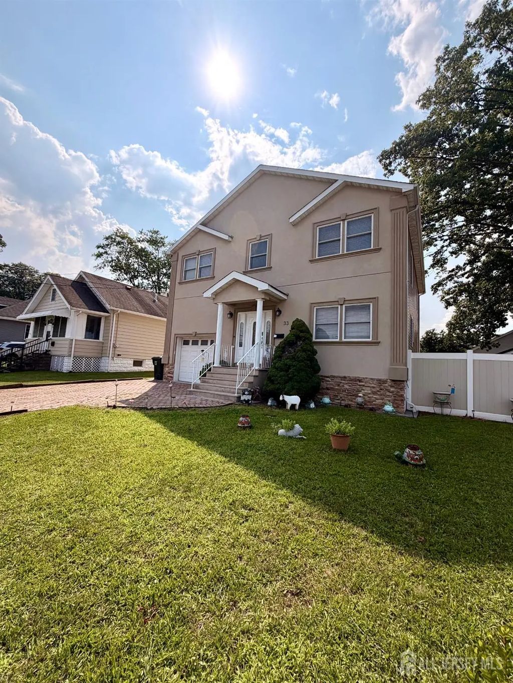 33 Livingston Avenue, Avenel