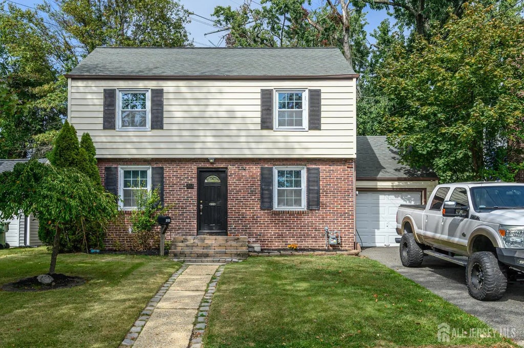 212 Echo Avenue, Edison