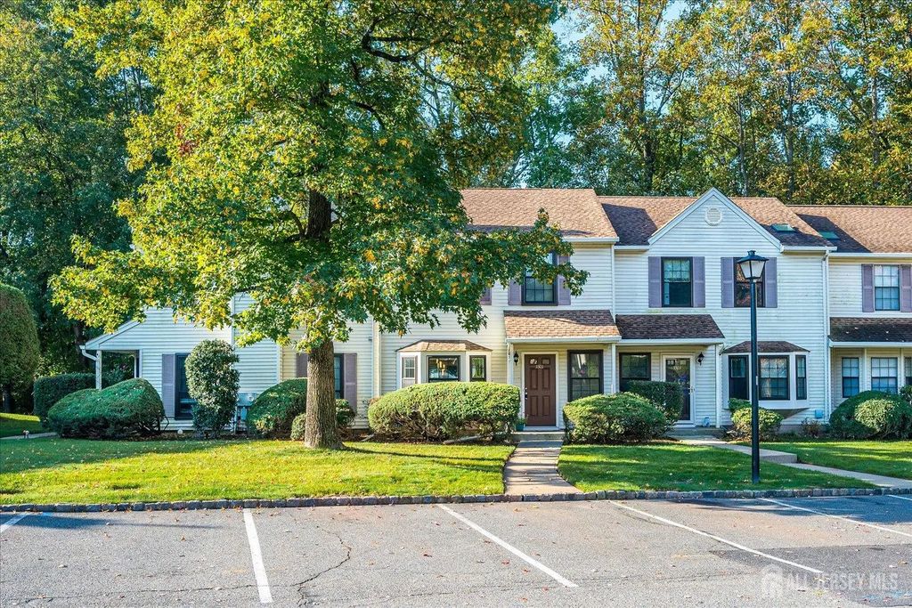 3302 Stonehedge Road, Edison