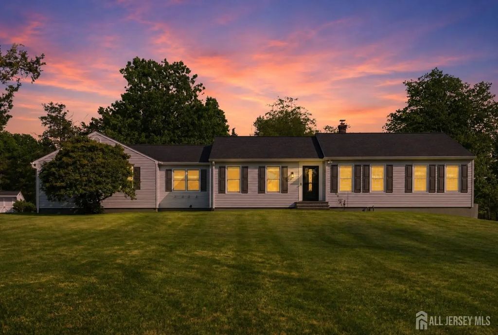 7 Smith Branch Road, Whitehouse Station