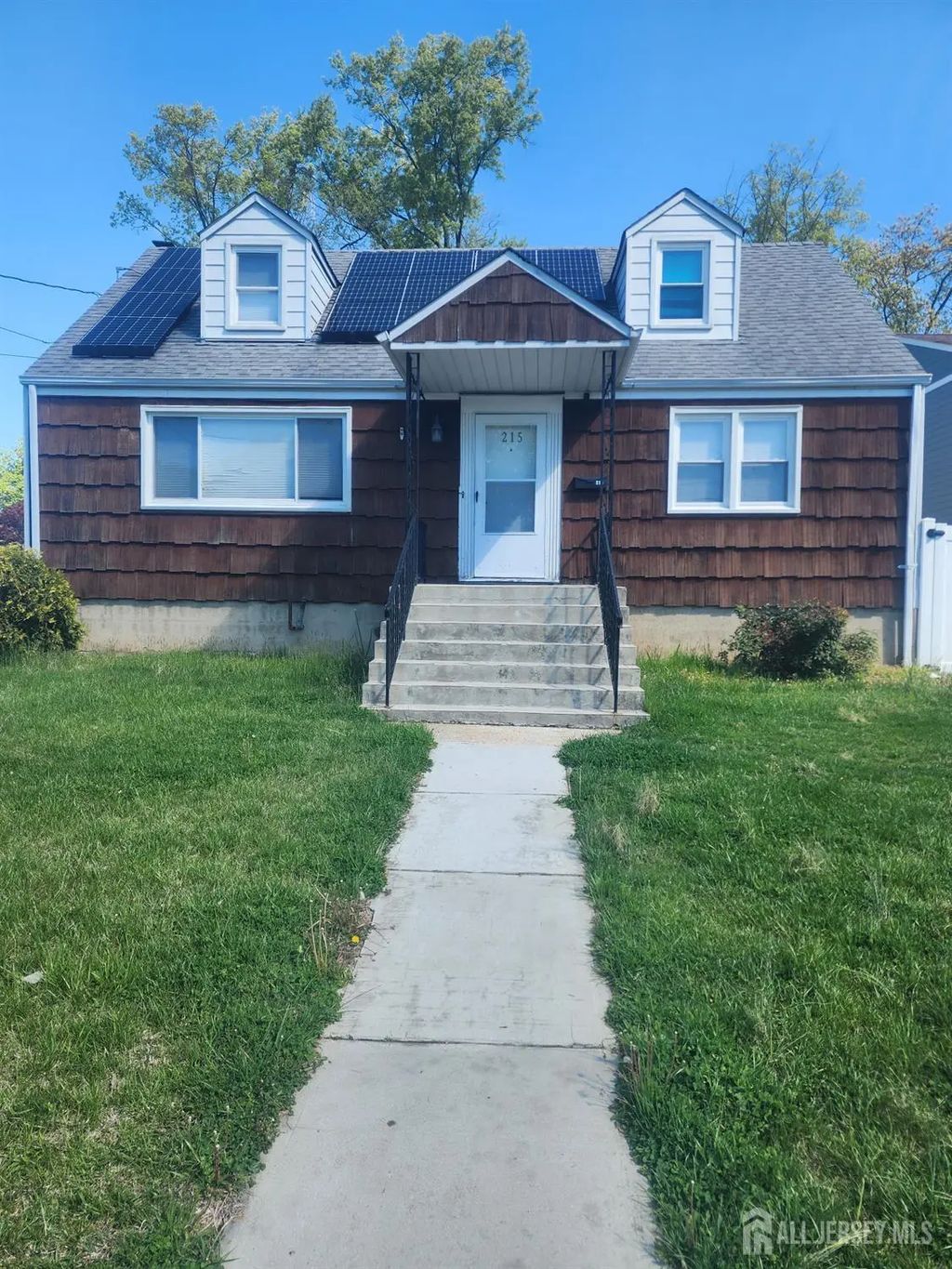 215 Summit Avenue, Fords