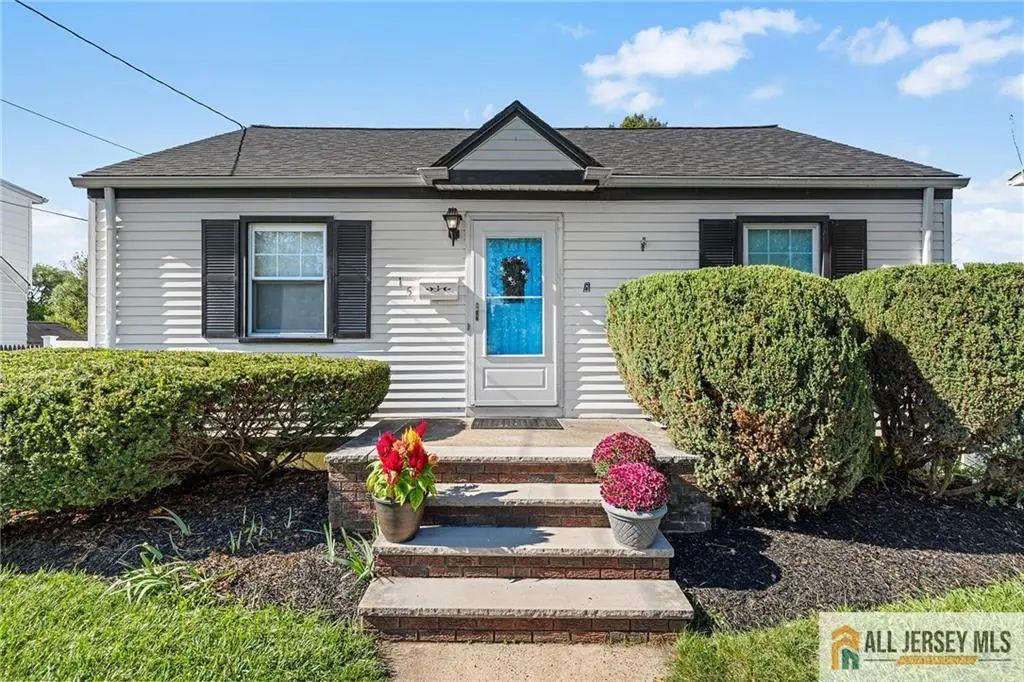15 Chestnut Street, Edison
