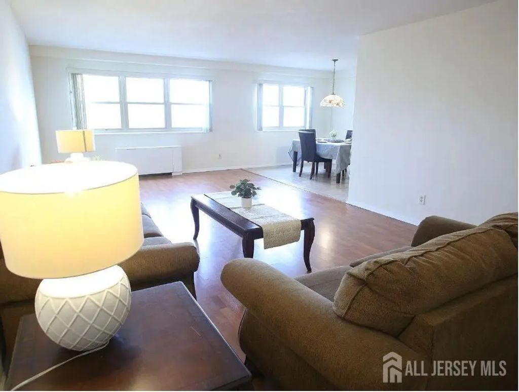 123 S Adelaide Avenue S, Highland Park