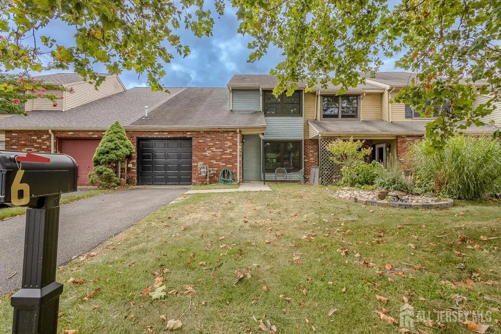 6 Lewis Court, East Brunswick