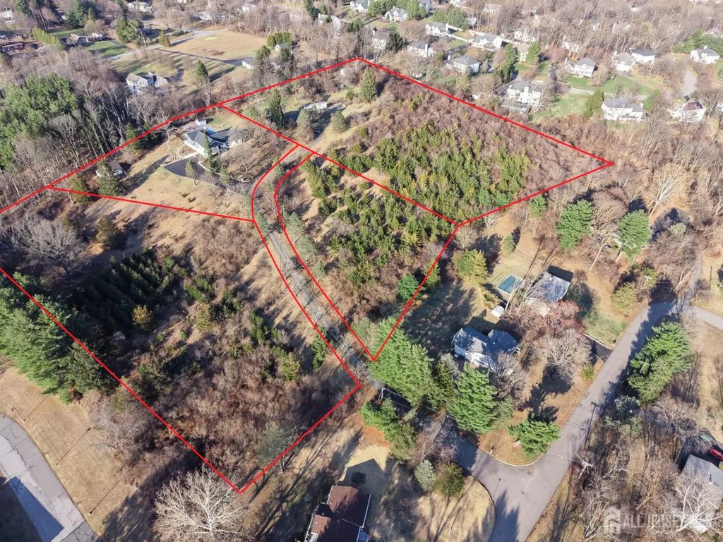 2 Rossi Drive, Clinton Town