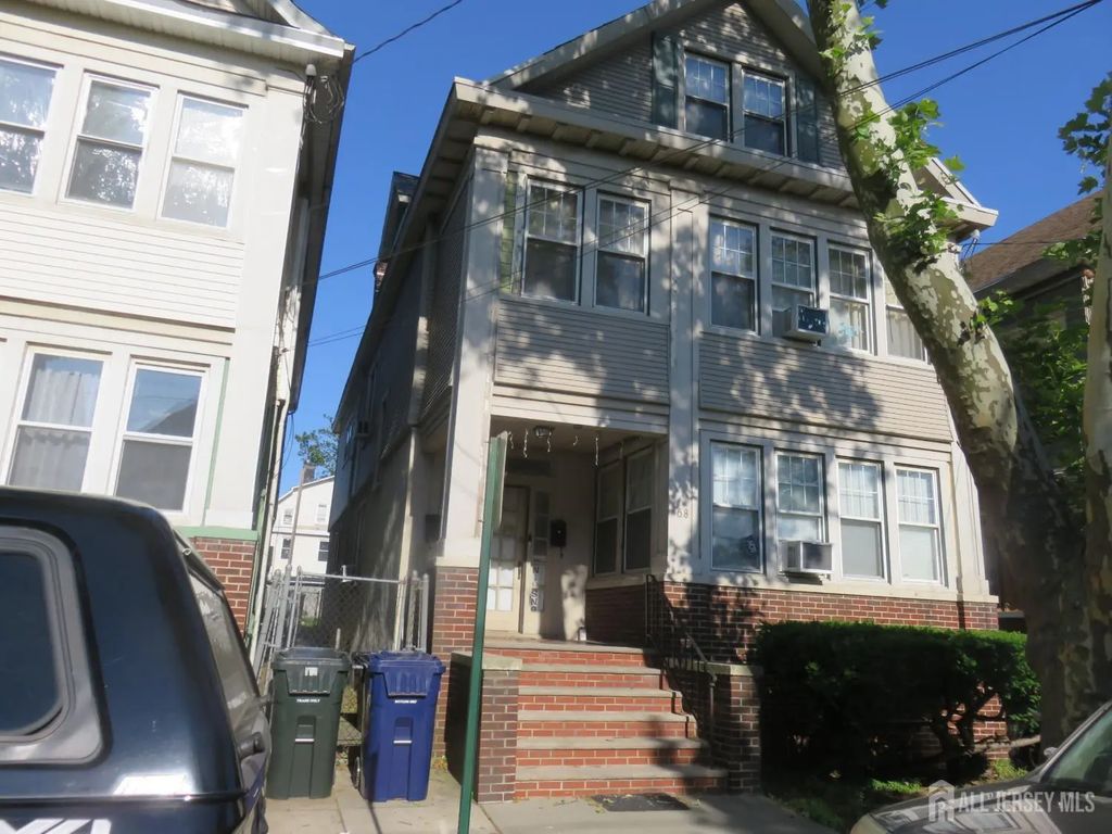 68 Catalpa Avenue, Perth Amboy