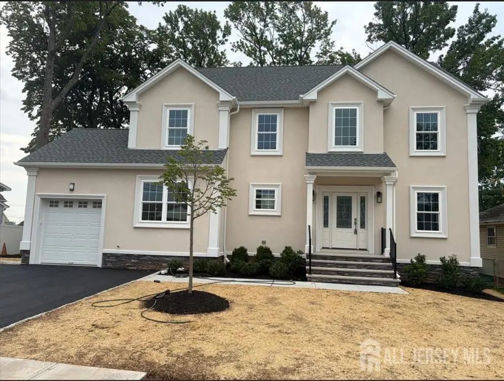 208 E James Place E, Iselin