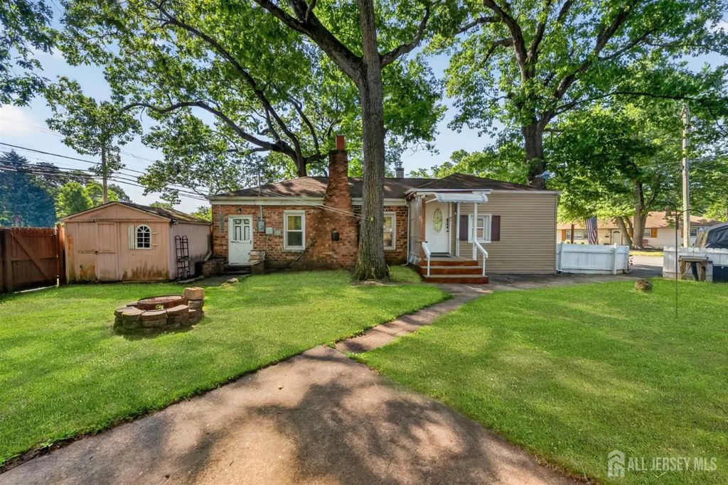 31 Monmouth Road, Monroe