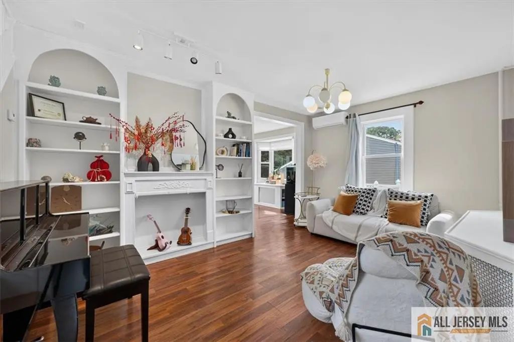 59 Lloyd Street, Edison