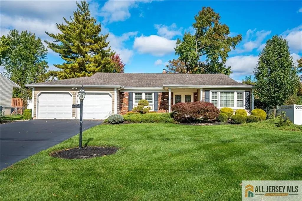 75 Oakey Drive, South Brunswick