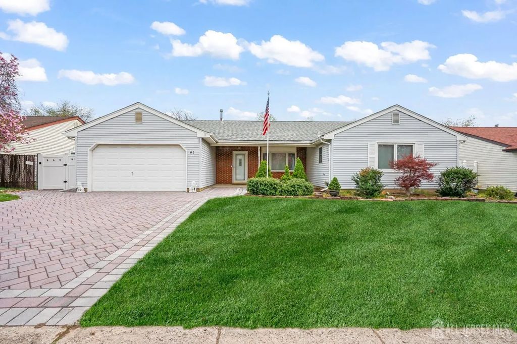 41 Rodak Circle, Edison