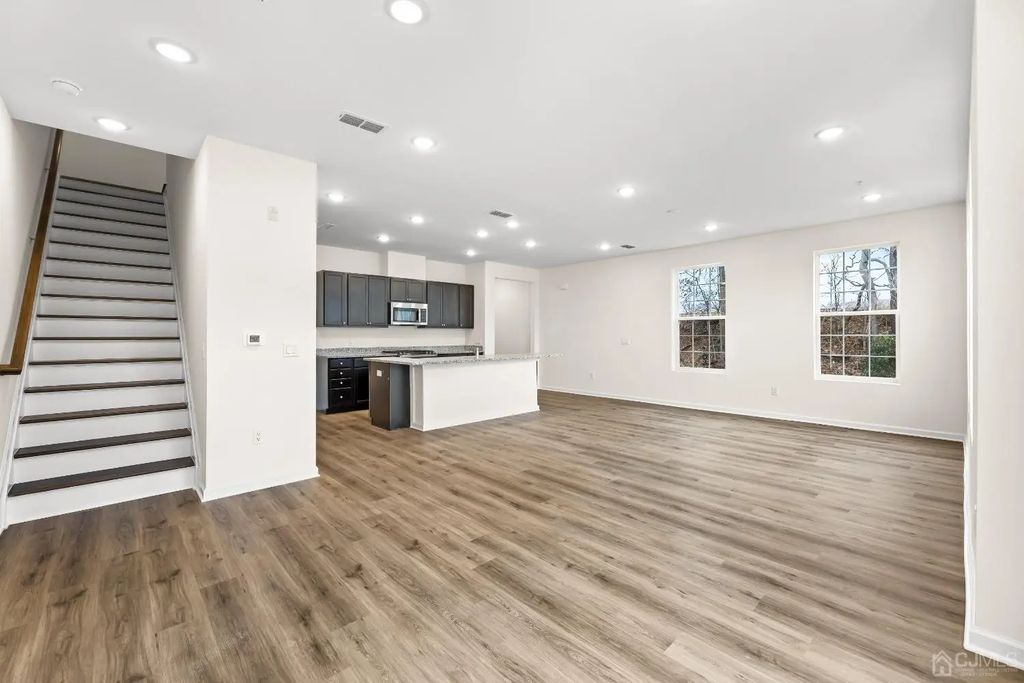 86 Depot Way, Dunellen
