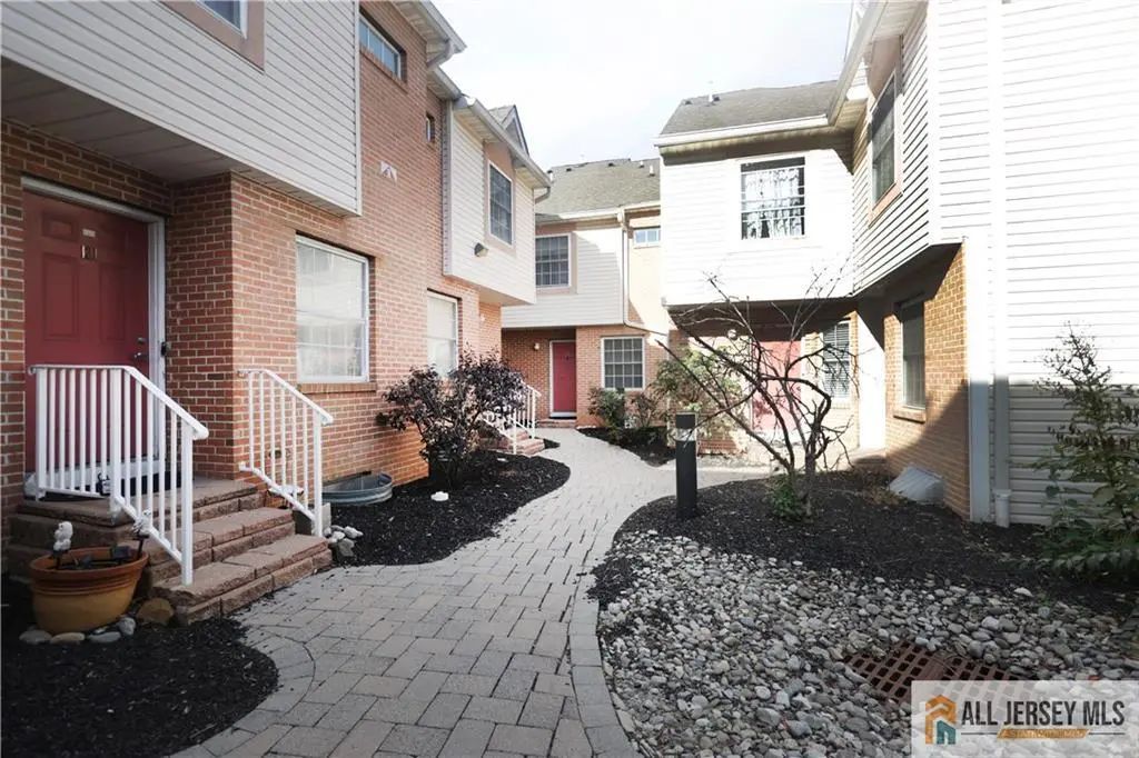125 Adamecs Way, South Amboy