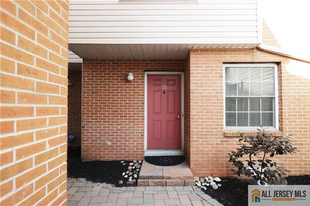 125 Adamecs Way, South Amboy