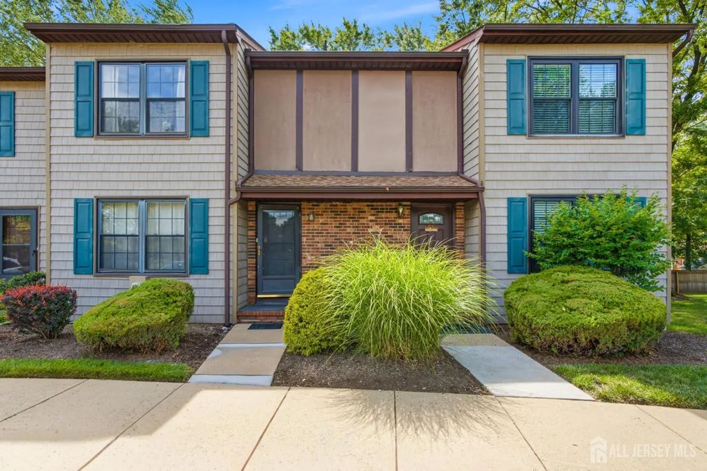 51 Pheasant Run, Edison