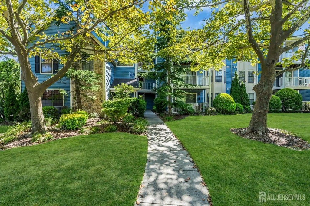 260 Crosspointe Drive, East Brunswick