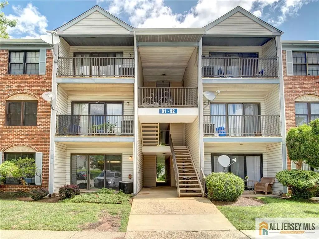 81 Canterbury Court, Piscataway