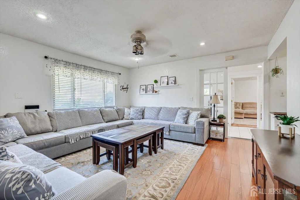 15 Markham Road, Edison