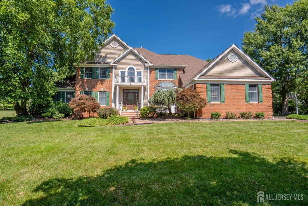 8 Marian Drive, West Windsor