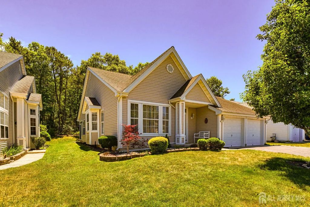 20 Valley Stream Place, Barnegat
