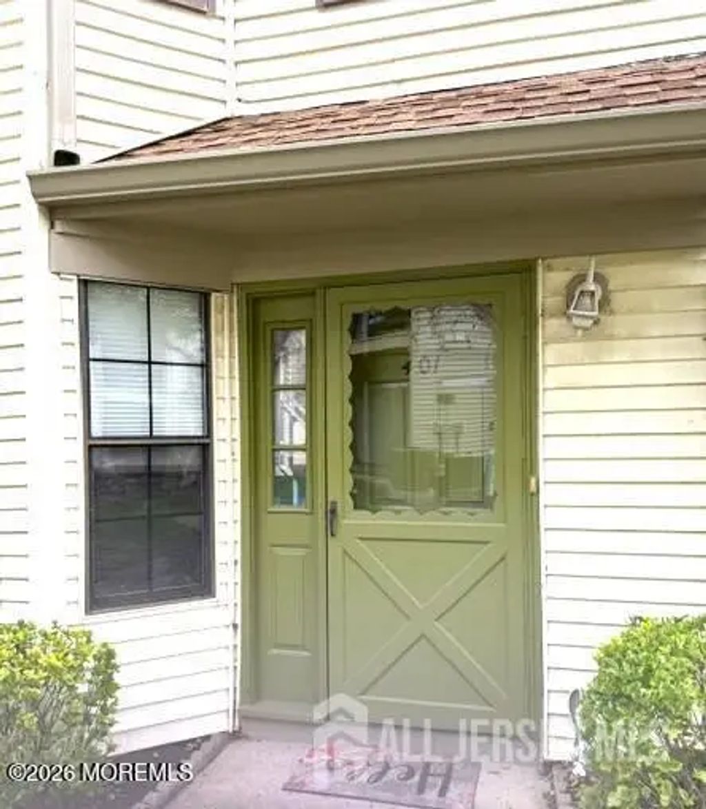401 Sunshine Court, Sayreville