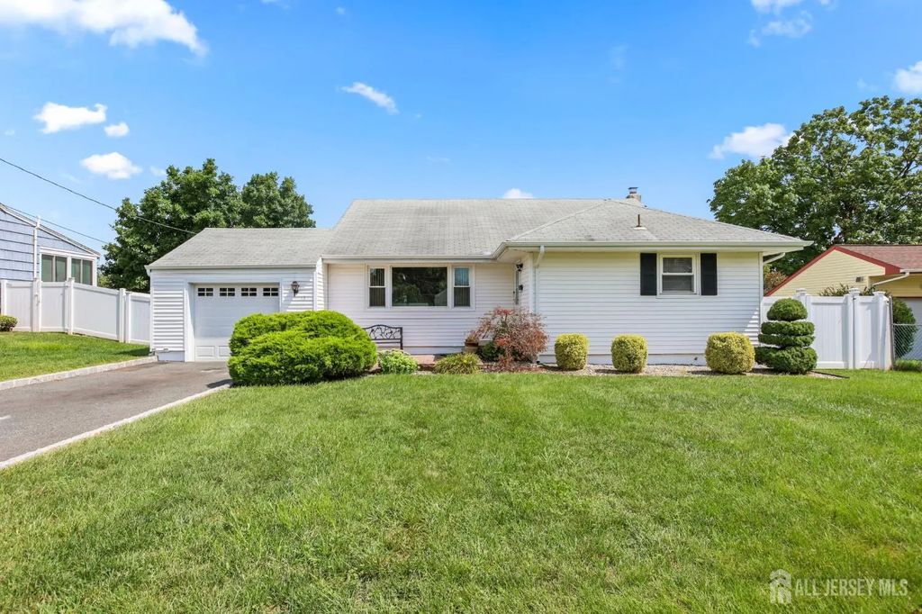13 Briarwood Drive, Franklin